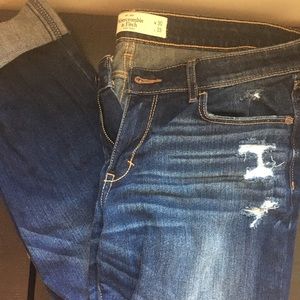 Abercrombie & Fitch Cuffed Jeans